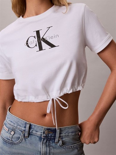 Calvin Klein Kadın Rahat Kesim Esnek Pamuklu Örme KumaşCK Logo Detaylı Kısa Kollu Crop Beyaz T-Shirt LV047G288G-YAF
