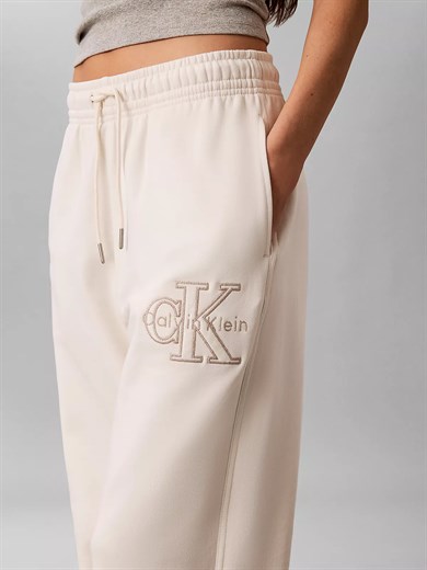 Calvin Klein Kadın Rahat Kesim CK Logo İşlemeli Geniş Paça Ekru Eşofman Altı LV047G822G-YAS