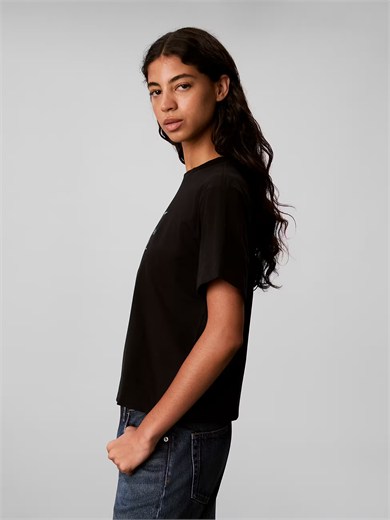 Calvin Klein Kadın Regular Fit Yuvarlak Yakalı Pamuklu Logo Nakışlı Kısa Kollu Siyah T-Shirt LV047H802G-UB1