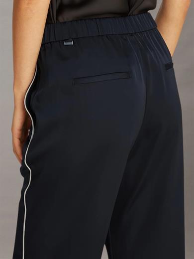 Calvin Klein Kadın Regular Fit Beli Lastikli Yanları Şerit Çizgili Düz Paça Siyah Pantolon K20K208365-BEH