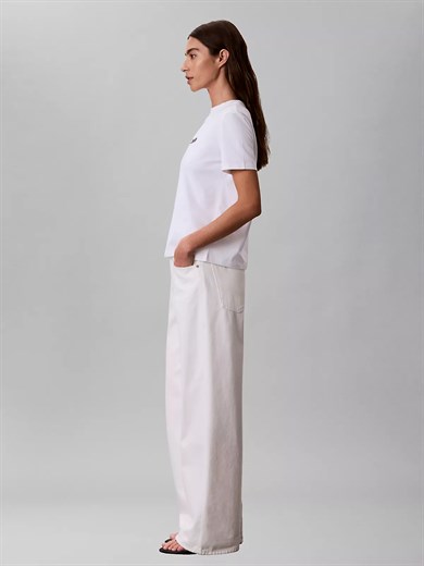 Calvin Klein Kadın Regular Fit Yuvarlak Yakalı Logo Baskılı Kısa Kollu Crop Beyaz T-Shirt LV044G801G-YAF