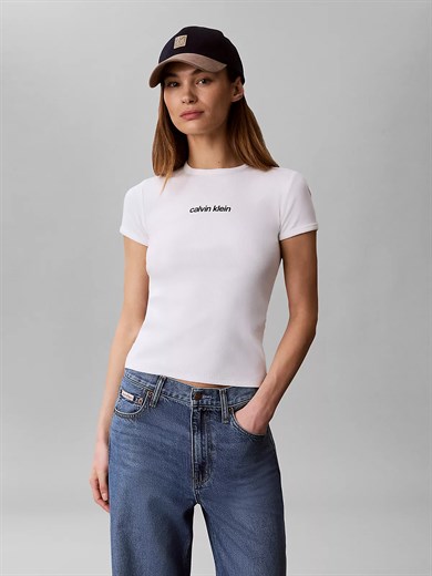 Calvin Klein Kadın Slim Fit Yuvarlak Yakalı Logo Detaylı Kısa Kollu Beyaz T-Shirt LV047G816G-YAF
