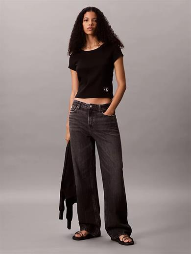 Calvin Klein Kadın Slim Fit Yuvarlak Yaka Pamuklu Kısa Kollu Siyah T-Shirt LV047C200G-UB1