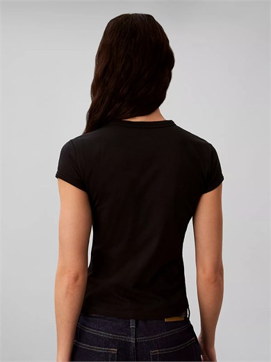 Calvin Klein Kadın Slim Fit Esnek Pamuklu Yuvarlak Yaka Simli Kalp Logo Baskılı Siyah T-Shirt LV047H835G-UB1