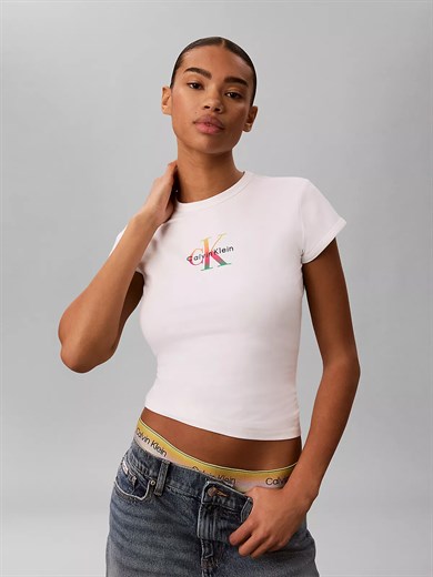 Calvin Klein Kadın Slim Fit Yuvarlak Yakalı Pamuklu CK Logo Baskılı Kısa Kollu Beyaz T-Shirt LV047G832G-YAF