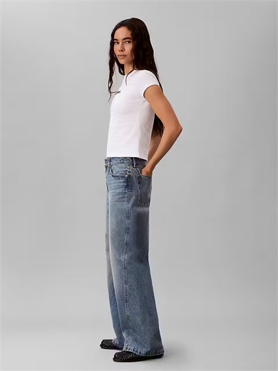 Calvin Klein Kadın Slim Fit Esnek Pamuklu Yuvarlak Yaka Simli Kalp Logo Baskılı Beyaz T-Shirt LV047H835G-YAF