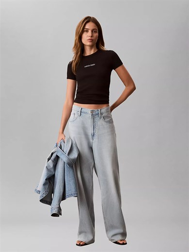 Calvin Klein Kadın Slim Fit Yuvarlak Yakalı Logo Detaylı Kısa Kollu Siyah T-Shirt LV047G816G-UB1