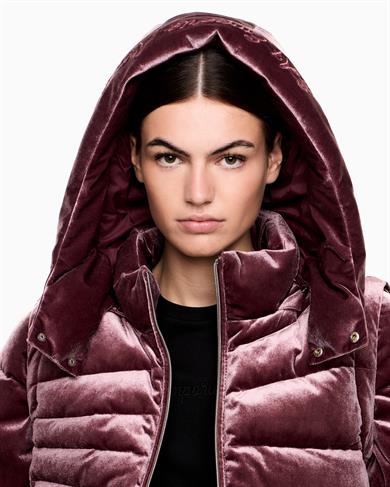 Ea7 Kadın Çıkarılabilir Fermuarlı Kapüşon Ve Kollar Uyumlu İşlemeli Logo Cepli Bordo Mont 7W000441 AF15654-M5064