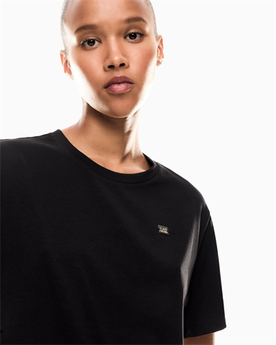 Ea7 Kadın Normal Kalıp Pamuklu Yuvarlak Yakalı Metalik Logo Detaylı Kısa Kollu Siyah T-Shirt 7W000455 AF10373-UC001