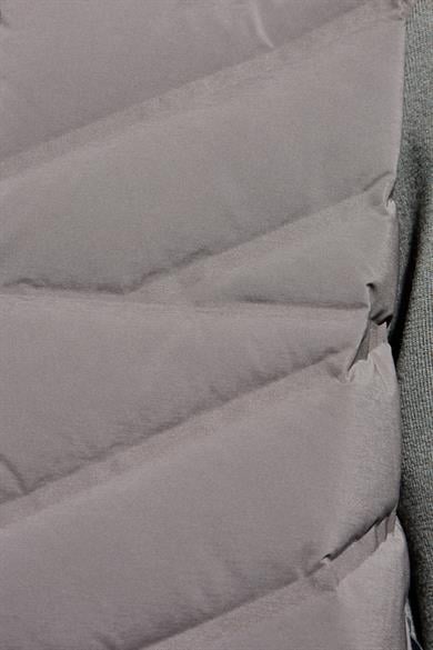 Emporıo Armani Erkek Kuş Tüyü Dolgulu Kapitone Desenli Örme Kol Detaylı Gri Ceket EM003426 AF17823-U8143