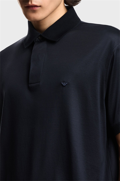 Emporıo Armani Erkek Yuvarlak Mikro Kartal Desenli Hafif ve Nefes Alabilen Pamuklu Kısa Kollu Lacivert Polo Yaka T-Shirt EM004588 AF10017-UB118
