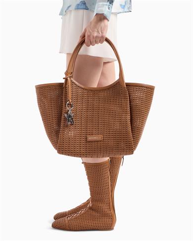 Emporıo Armani Kadın Metalik Logo Aksesuarlı Örgü Desenli Çıkarılabilir İç Bölmeli Kahverengi Omuz Çantası EW001009 AF14309-U6164