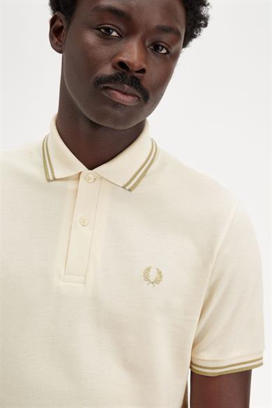 Fred Perry Erkek Çift Manşet ve Yaka Detaylı Kısa Kollu Geleneksel Üretim Ekru T-Shirt M12-Y82