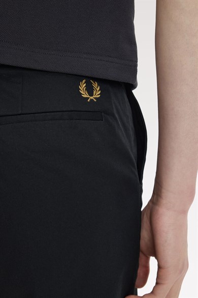 Fred Perry Erkek Regular Fit Logo İşlemeli Gabardin Kumaşlı Siyah Şort S2301-102