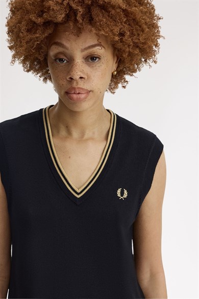 Fred Perry Kadın Normal Kesim V Yaka Pamuk ve Merinos Yünü Karışımlı Kolsuz Siyah Elbise D2178-90A