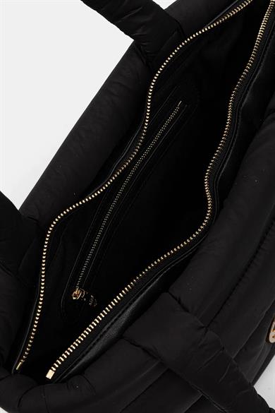 Love Moschino Kadın Kabartma Logolu Dokuma Kumaş Fermuarlı ve Uzun Askılı Siyah Omuz Çantası JC4350PP0NKY1-00A