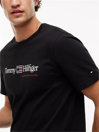 Tommy Hilfiger Erkek Dokuma Bisiklet Yaka Kısa Kollu Günlük Siyah T-Shirt MW0MW44875-BDS