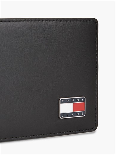 Tommy Hilfiger Erkek Hakiki Deri Pürüzsüz Yüzey Logo Plakalı Banknot ve Kart Bölmeli Katlanır Siyah Cüzdan AM0AM14630-BDS