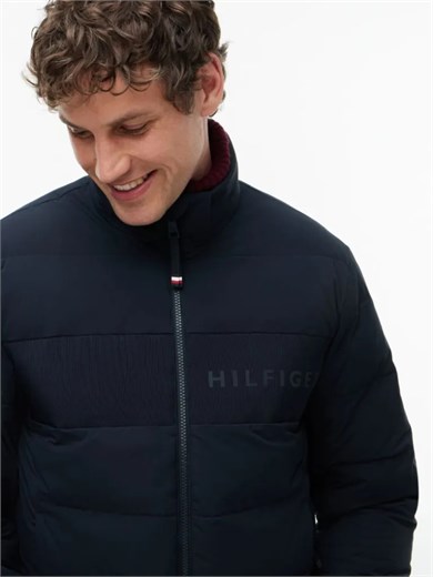 Tommy Hilfiger Erkek Kalın Yalıtımlı Çıkarılabilir Kapüşonlu Kapitone Desenli Uzun Kollu Lacivert Mont MW0MW45273-DW5