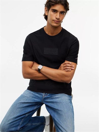 Tommy Hilfiger Erkek Pamuklu Bisiklet Yaka Kısa Kollu Siyah T-Shirt MW0MW44888-BDS