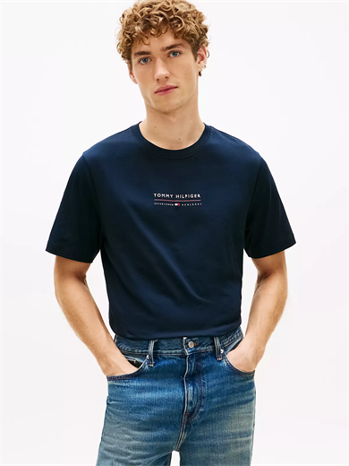 Tommy Hilfiger Erkek Regular Fit Yuvarlak Yakalı Logo Desenli Pamuklu Kısa Kollu Lacivert T-Shirt MW0MW42363-DW5