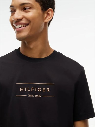 Tommy Hilfiger Erkek Regular Fit Esnek Pamuklu İnterlok Örme Logolu Bisiklet Yaka Kısa Kollu Siyah T-Shirt MW0MW44880-BDS