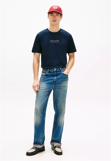 Tommy Hilfiger Erkek Regular Fit Yuvarlak Yakalı Logo Desenli Pamuklu Kısa Kollu Lacivert T-Shirt MW0MW42363-DW5