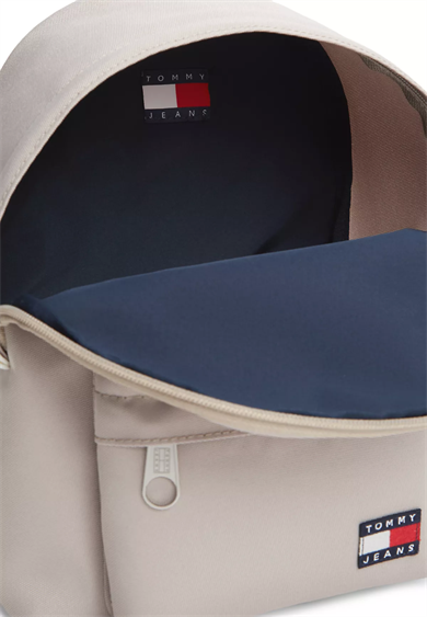 Tommy Hilfiger Kadın Ayarlanabilir Askılı Logo Etiketli Fermuarlı Ön Cepli Bej Sırt Çantası AW0AW18648-AEP