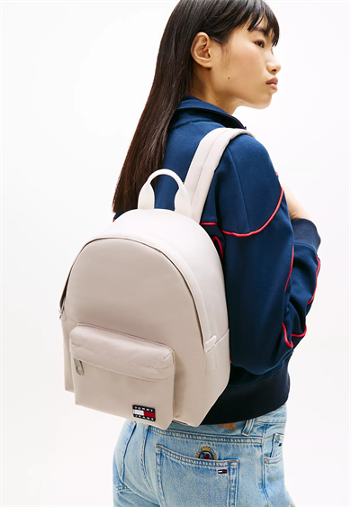 Tommy Hilfiger Kadın Ayarlanabilir Askılı Logo Etiketli Fermuarlı Ön Cepli Bej Sırt Çantası AW0AW18648-AEP