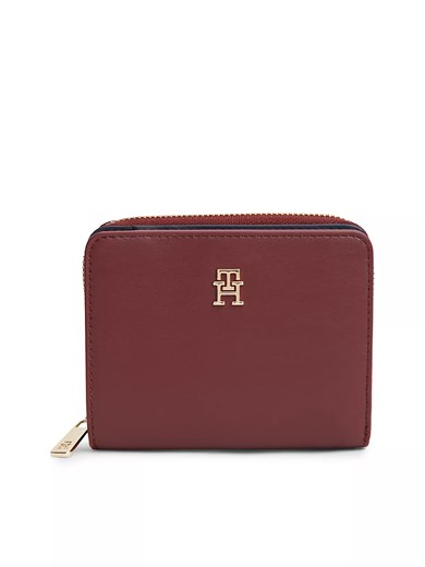 Tommy Hilfiger Kadın Çakıl Taneli Yüzey TH Monogram Logolu Fermuarlı ve Çıtçıt Kapamalı Bordo Cüzdan AW0AW17742-XUT