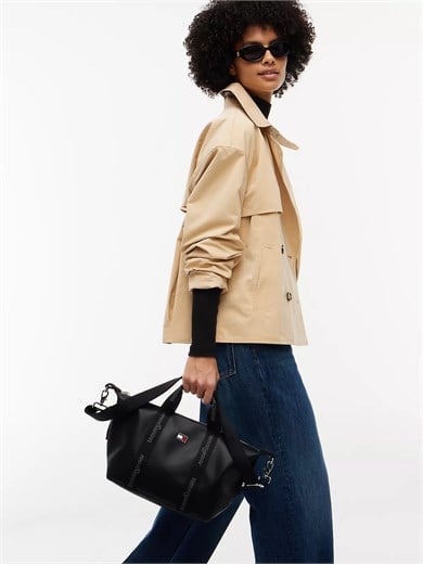 Tommy Hilfiger Kadın Çıkarılabilir Uzun Askılı Bayrak Logo Detaylı Fermuarlı Siyah Çanta AW0AW19044-BDS