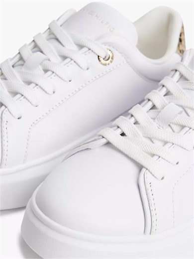 Tommy Hilfiger Kadın Düşük Bilekli TH Logo Detaylı Hakiki Deri Beyaz Sneaker FW0FW09456-YBS
