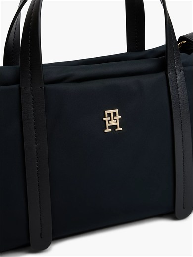 Tommy Hilfiger Kadın Fermuarlı Çift Saplı Çapraz Askılı TH Monogram Plakalı Siyah Omuz Çantası AW0AW18993-BDS