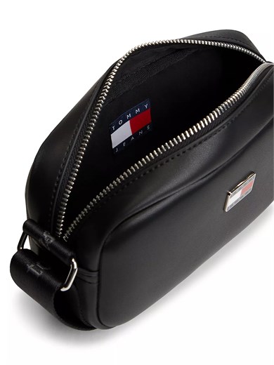 Tommy Hilfiger Kadın İkonik Bayrak Logo Plakalı Ayaralanabilir Omuz Askılı Fermuarlı Siyah Çanta AW0AW19042-BDS