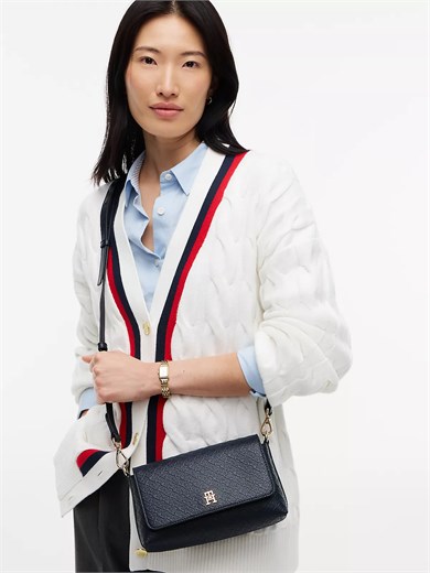 Tommy Hilfiger Kadın Kabartma Logo Desenli Manyetik Kapamalı Çıkarılabilir Çapraz Askılı Lacivert Omuz Çantası AW0AW18997-DW6