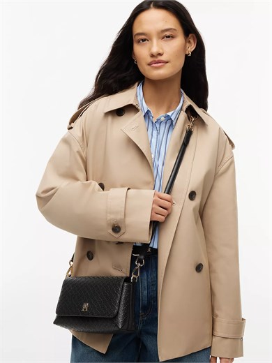 Tommy Hilfiger Kadın Kabartma Logo Desenli Manyetik Kapamalı Çıkarılabilir Çapraz Askılı Siyah Omuz Çantası AW0AW18997-BDS