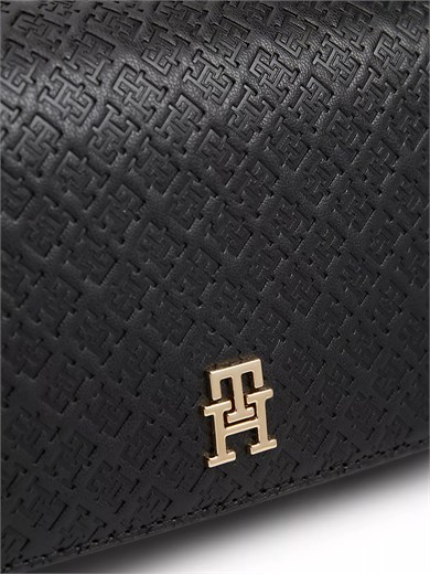 Tommy Hilfiger Kadın Kabartma Logo Desenli Manyetik Kapamalı Çıkarılabilir Çapraz Askılı Siyah Omuz Çantası AW0AW18997-BDS
