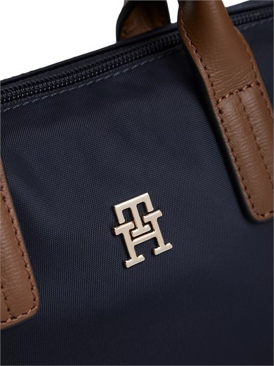 Tommy Hilfiger Kadın Metalik TH Logo Detaylı Çıkarılabilir Uzun Askılı Lacivert Omuz Çantası AW0AW18368-DW6