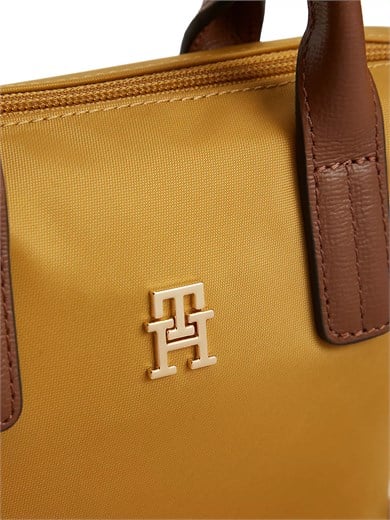 Tommy Hilfiger Kadın Metalik TH Logo Detaylı Çıkarılabilir Uzun Askılı Sarı Omuz Çantası AW0AW18368-KBG