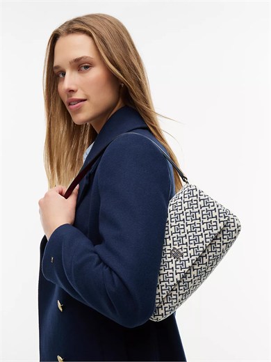 Tommy Hilfiger Kadın Monogram Jakarlı Mıknatıs Kapamalı Ayarlanabilir Omuz Askılı İç Fermuar Cepli Lacivert Çanta AW0AW19007-DW6