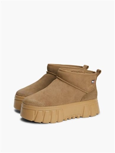Tommy Hilfiger Kadın Süet Yüzey İçi Sıcak Astarlı Platform Tabanlı Logo Plakalı Kahverengi Bot & Bootie EN0EN03158-GWI