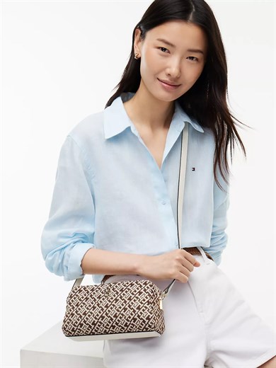 Tommy Hilfiger Kadın TH Monogram Desenli Fermuarlı Bej Omuz Çantası AW0AW18864-0F4