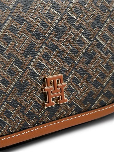 Tommy Hilfiger Kadın TH Monogram Desenli Mıknatıs Kapamalı Çıkarılabilir Çapraz Askılı Taba Omuz Çantası AW0AW19172-0GJ