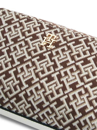 Tommy Hilfiger Kadın TH Monogram Desenli Fermuarlı Bej Omuz Çantası AW0AW18864-0F4