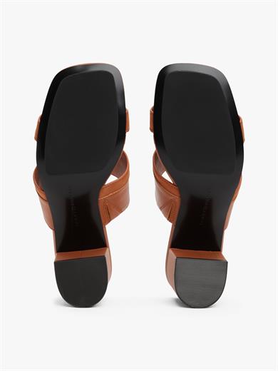 Tommy Hilfiger Kadın Yüksek Topuk TH Logo Çift Bantlı Deri Kahverengi Sandalet FW0FW08530-GPA