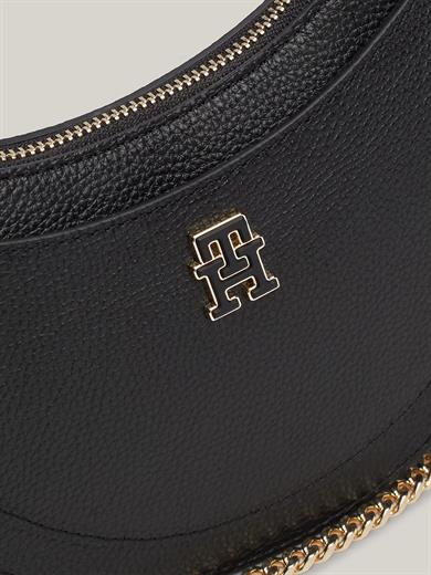 Tommy Hilfiger Kadın Zincirli Logo Detaylı Siyah Omuz Çantası AW0AW17060-BDS