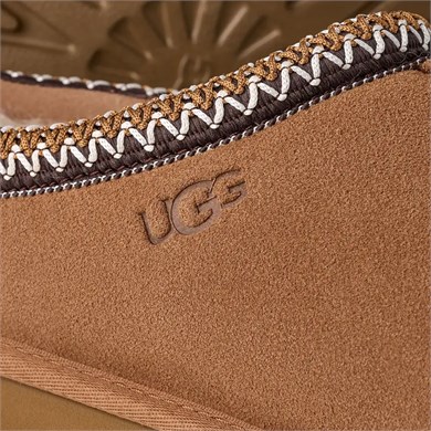 UGG Erkek İşleme Bilek Detaylı İçi Kürklü Süet Taba Terlik 1174671-CHESTNUT