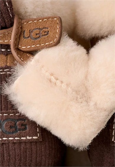 UGG Kadın Yüksek Bilekli Dışı Süet İçi Yün Logo Aksesuarlı Taba Bot & Bootie 1180434-CHESTNUT
