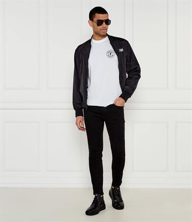 Versace Erkek Bisiklet Yaka Kısa Kol Versace Yazı ve Desenli Beyaz T-Shirt 78GAHE07CJ00E-003