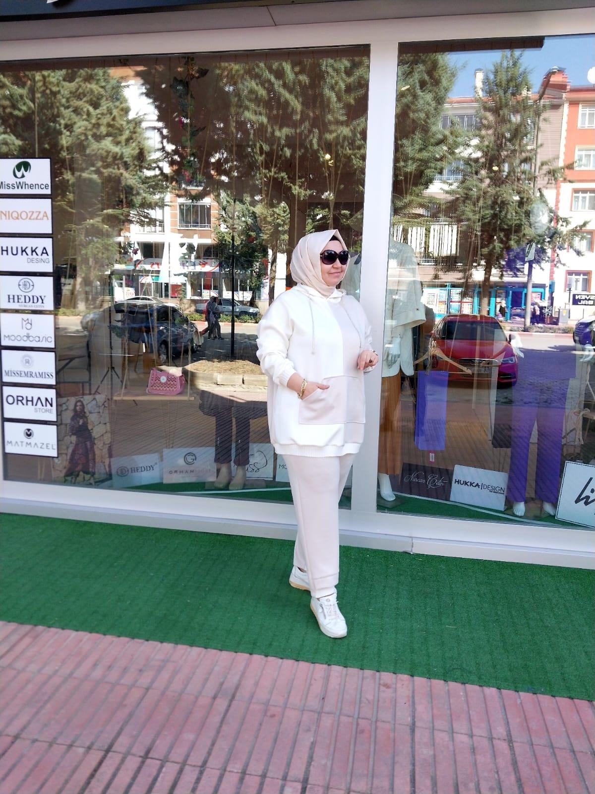 GHİSA RİBANA DETAYLI KANGURU CEPLİ PANTOLONLU TAKIM TAŞ EKRU 4376
